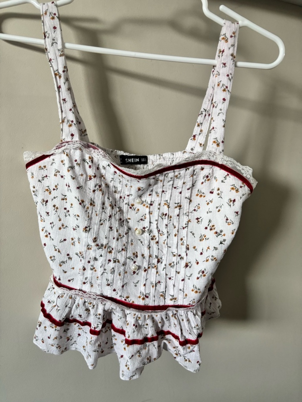 SHEIN White Floral Button-Front Peplum Cami with Red Trim